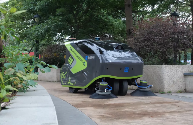 好博环境5G环卫机器人亮相2021中国创新创业成果交易会